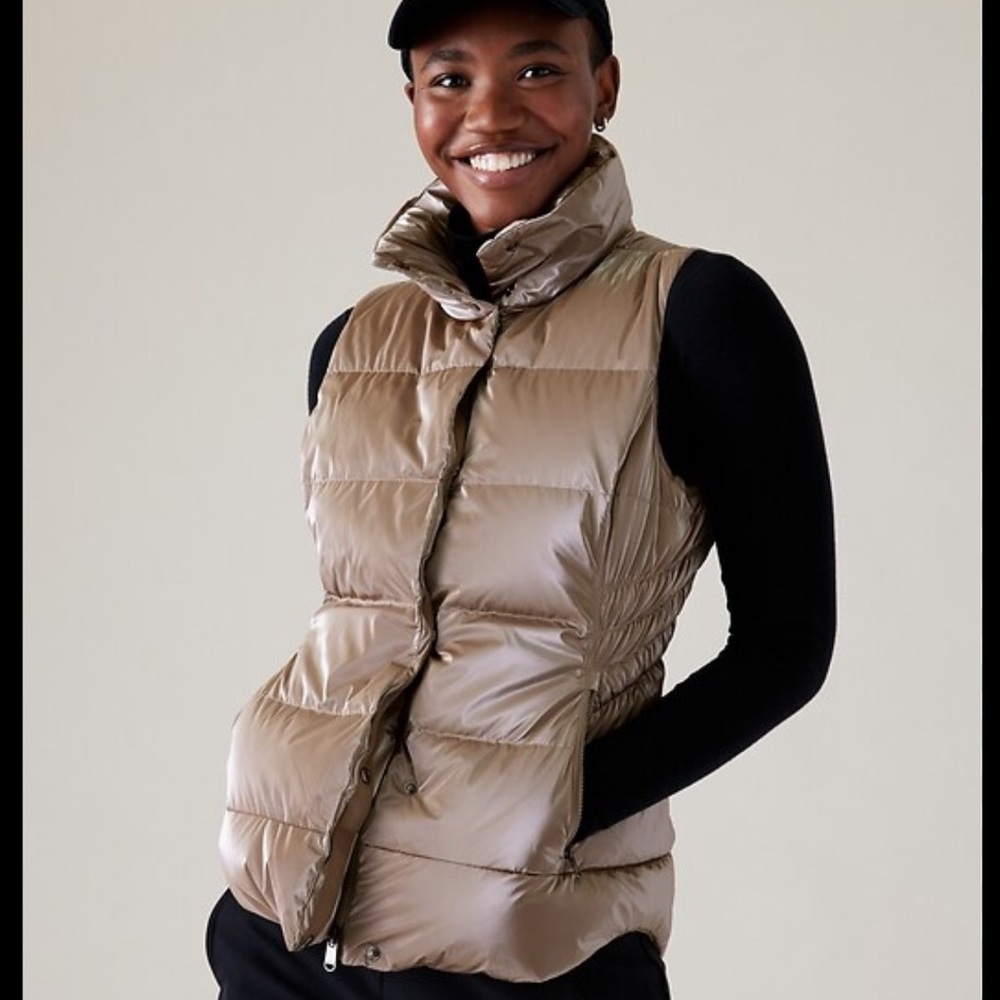 NWT Athleta Downtown Puffer Vest Metallic Shine Pyrite Gold Tan Size XL